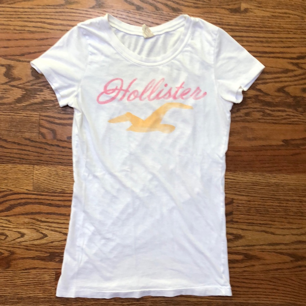 Hollister logo tee